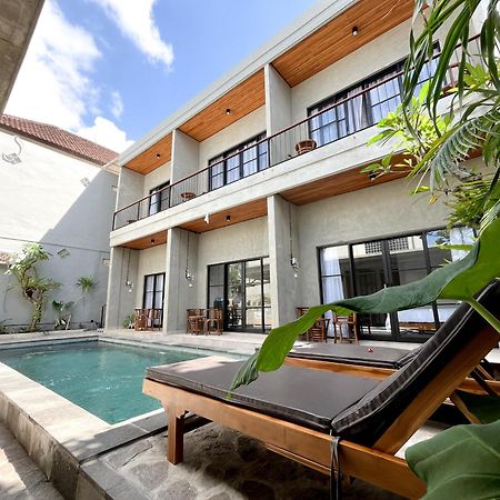 Adi Surya Guest House 塞米亚克 外观 照片