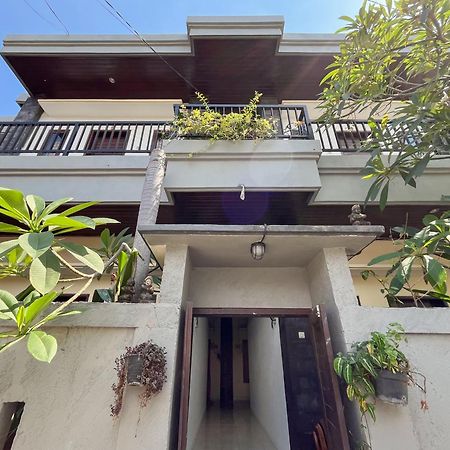 Adi Surya Guest House 塞米亚克 外观 照片