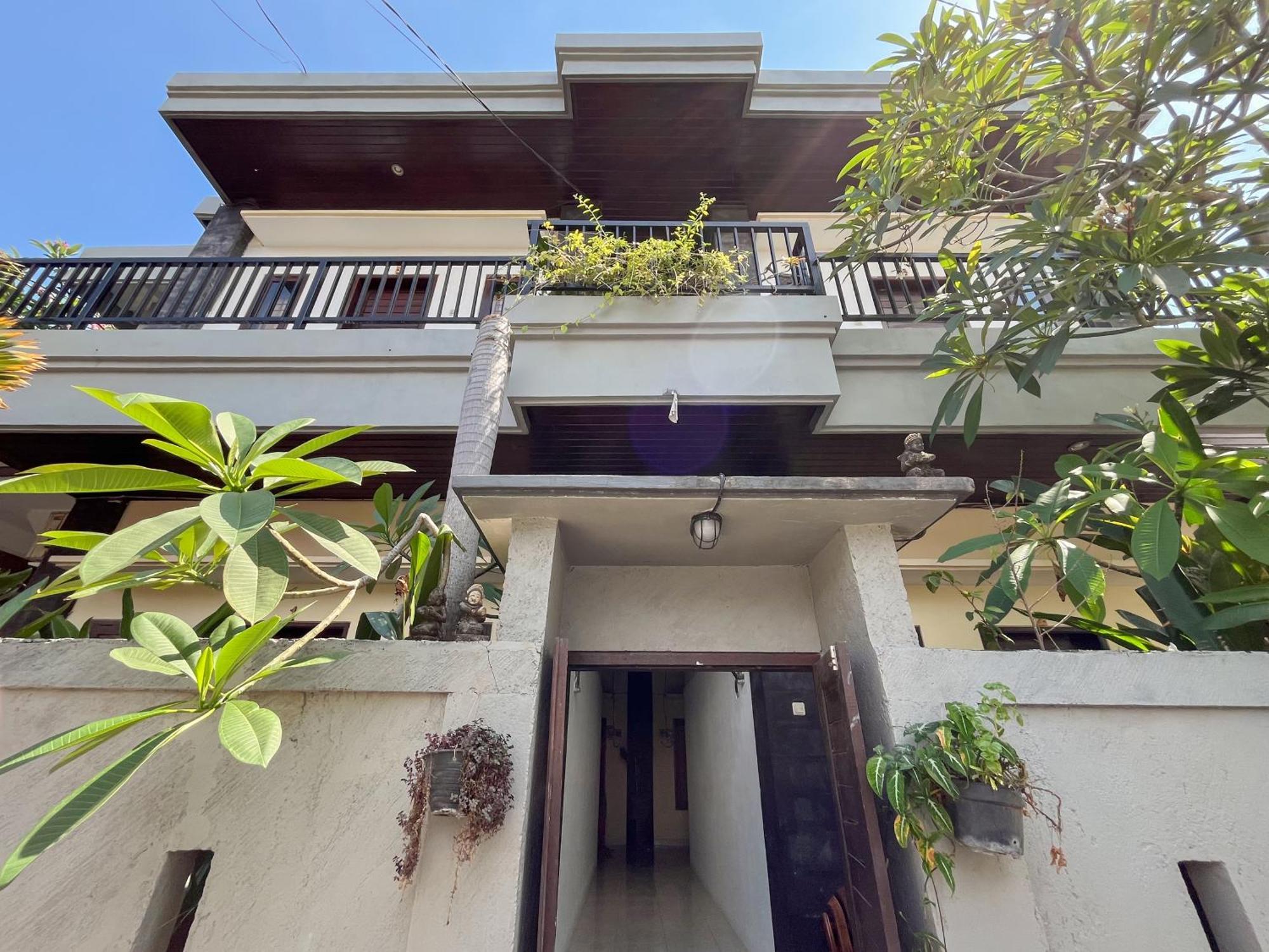 Adi Surya Guest House 塞米亚克 外观 照片
