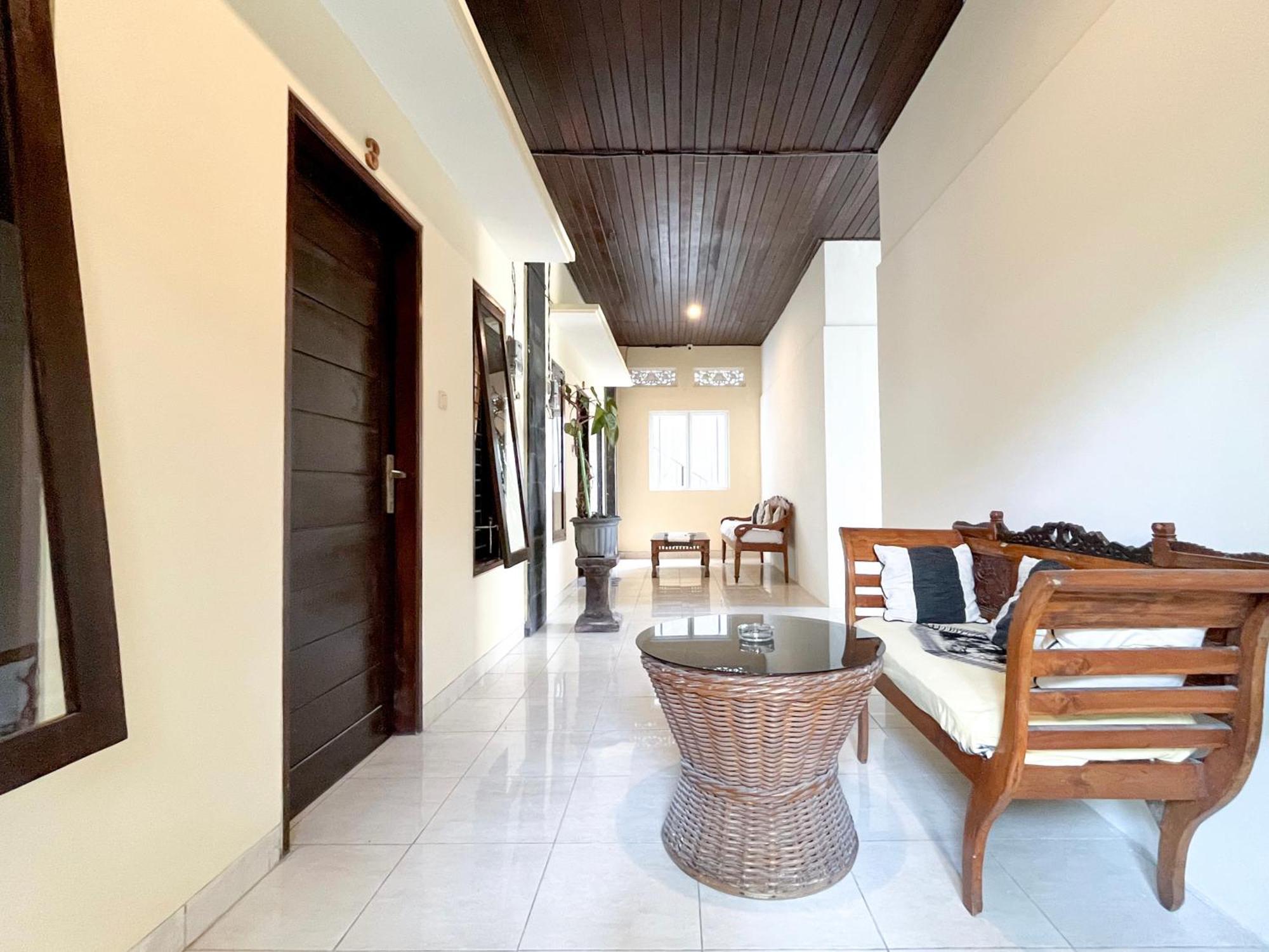 Adi Surya Guest House 塞米亚克 外观 照片