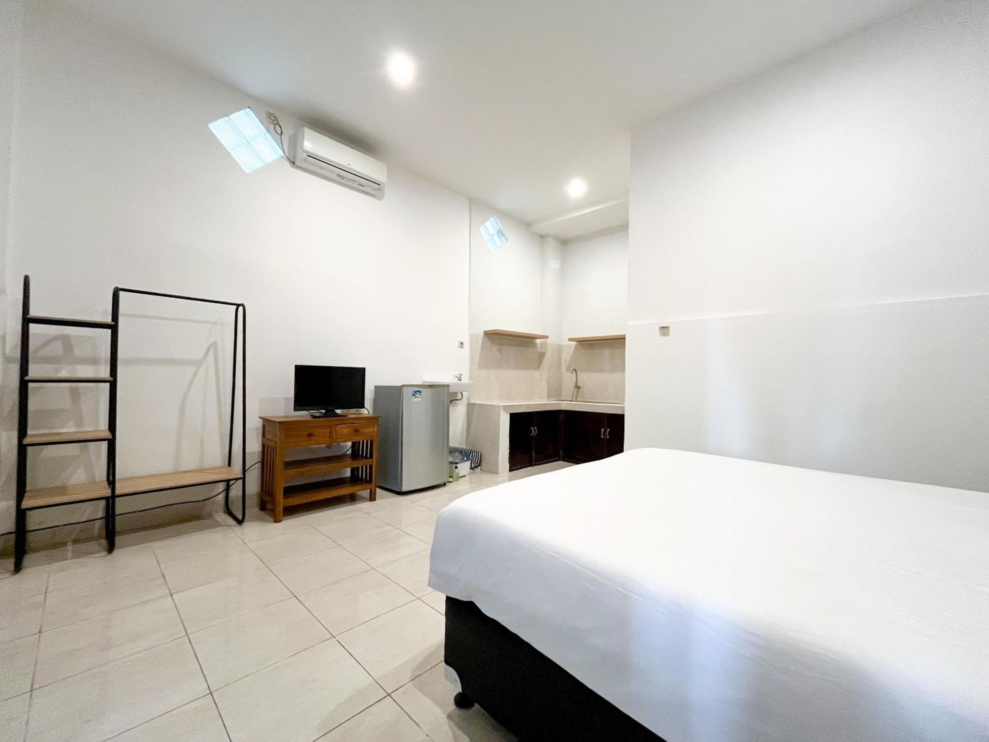 Adi Surya Guest House 塞米亚克 外观 照片