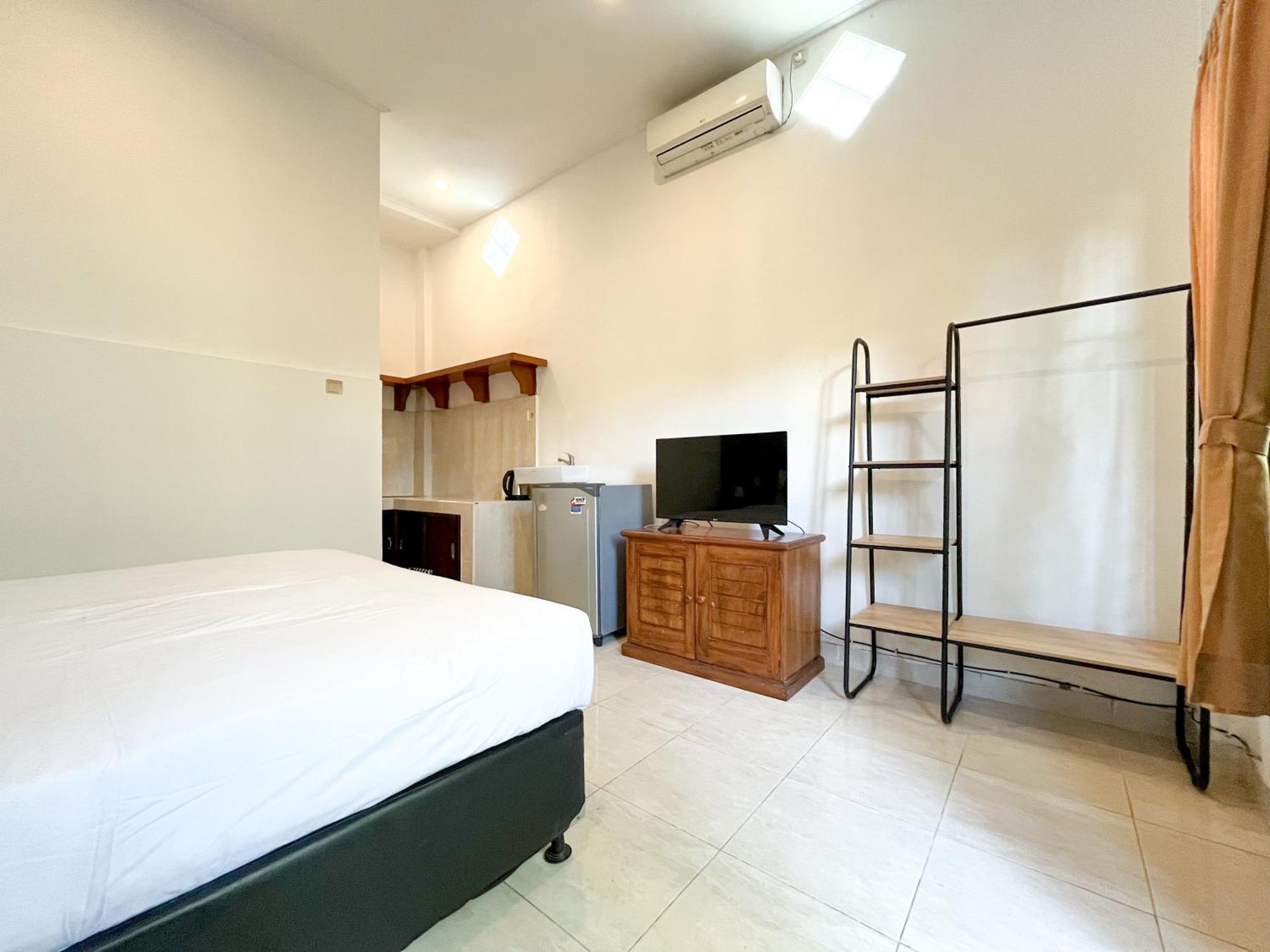 Adi Surya Guest House 塞米亚克 外观 照片
