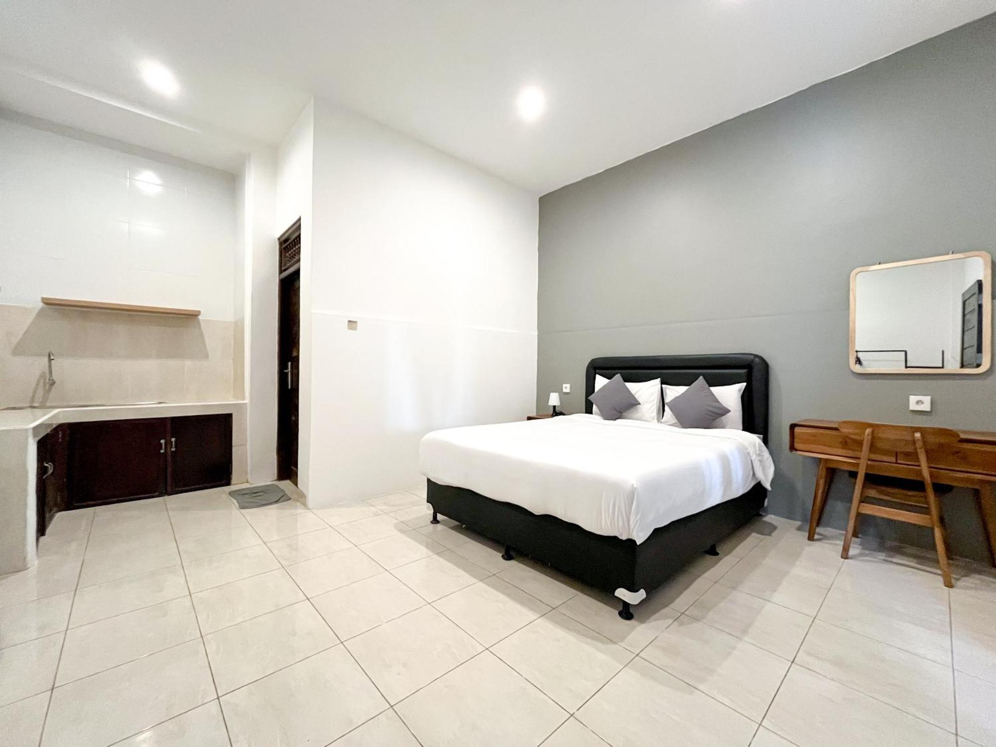 Adi Surya Guest House 塞米亚克 外观 照片