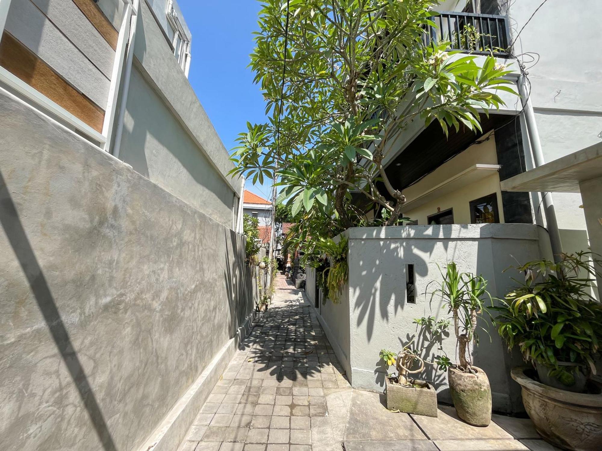 Adi Surya Guest House 塞米亚克 外观 照片